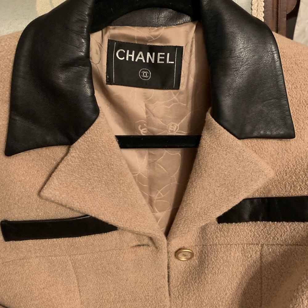 Classic Chanel Coat - Exquisite Excellence